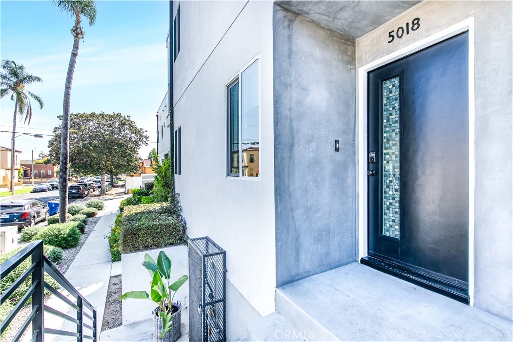 Los Angeles Condo: 5018 Pickford Street