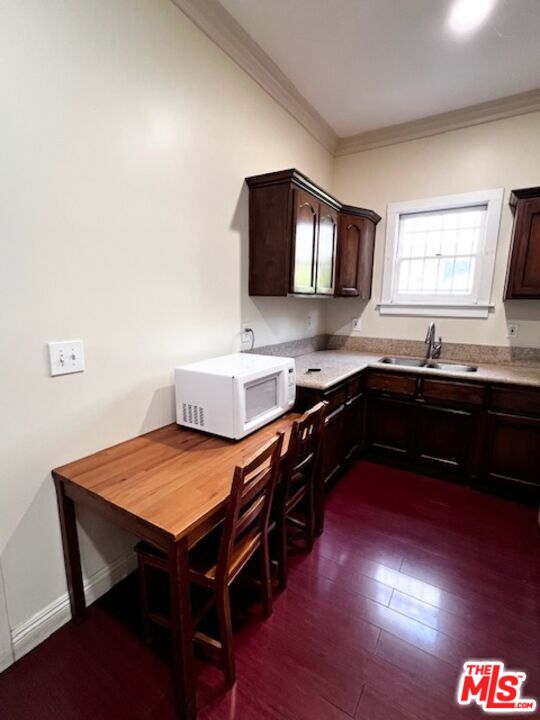 Los Angeles Condo: 2108 Oak Street