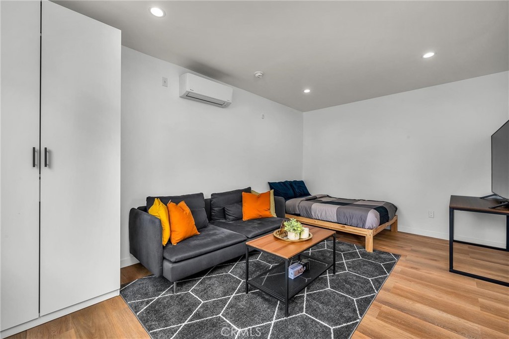 Torrance Condo: 2315 Andreo Avenue