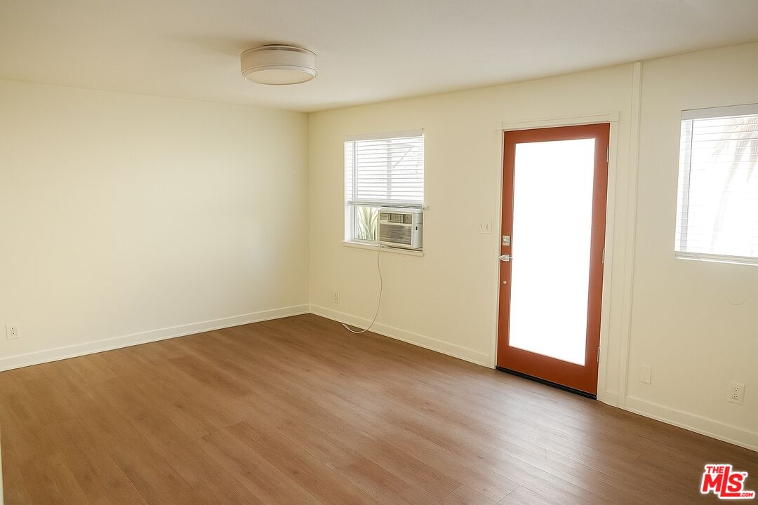 Los Angeles Condo: 5952 Benner Street