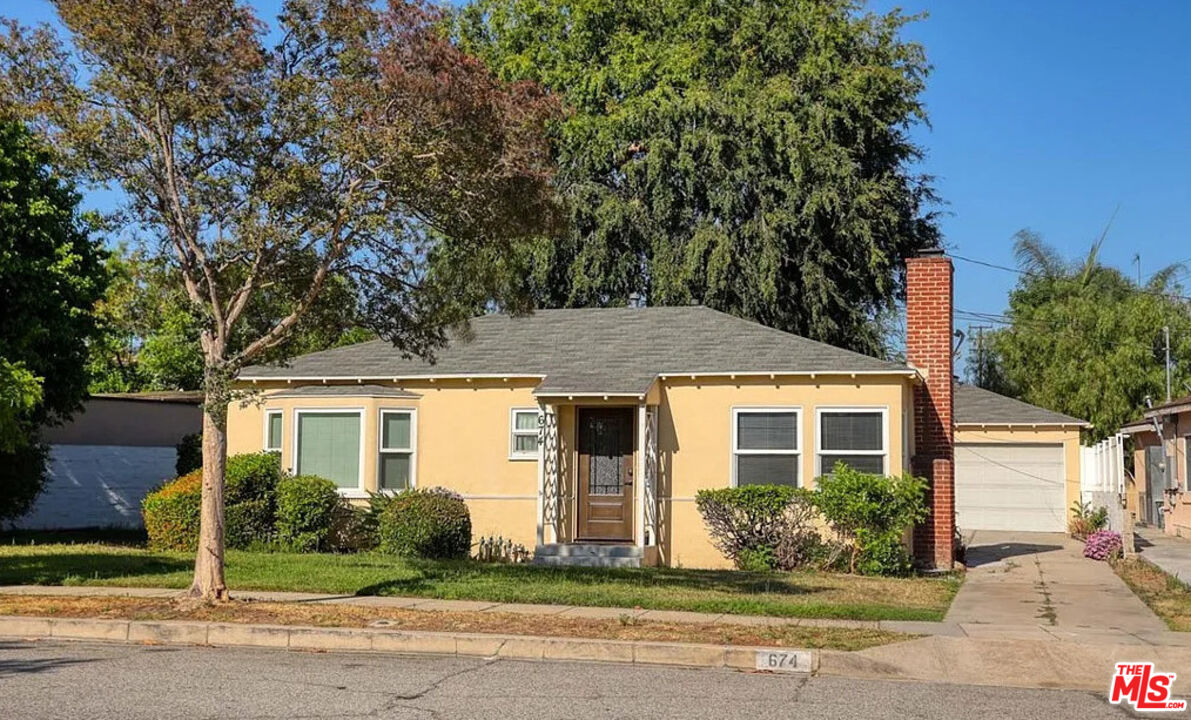 Glendale Condo: 674 Estelle Avenue