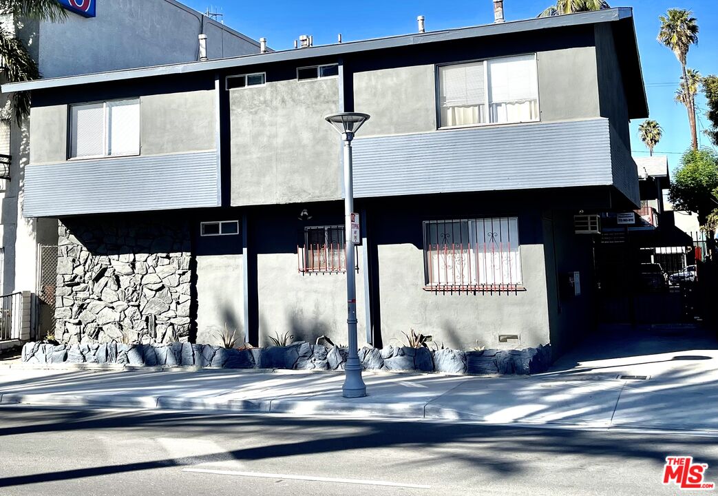 Inglewood Condo: 4115 West Century Boulevard
