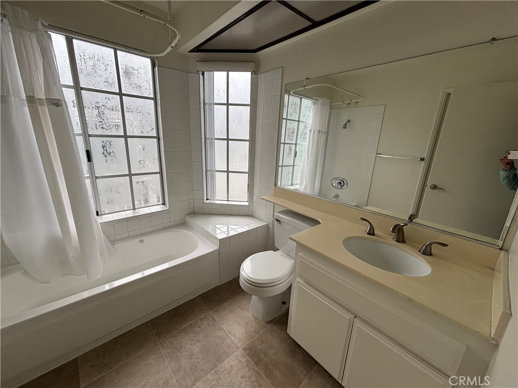 Costa Mesa Condo: 3023 Langs Bay