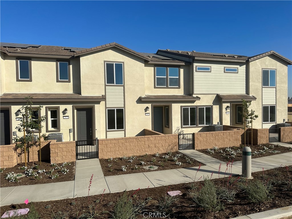 Ontario Condo: 2571 Cloudview Privado