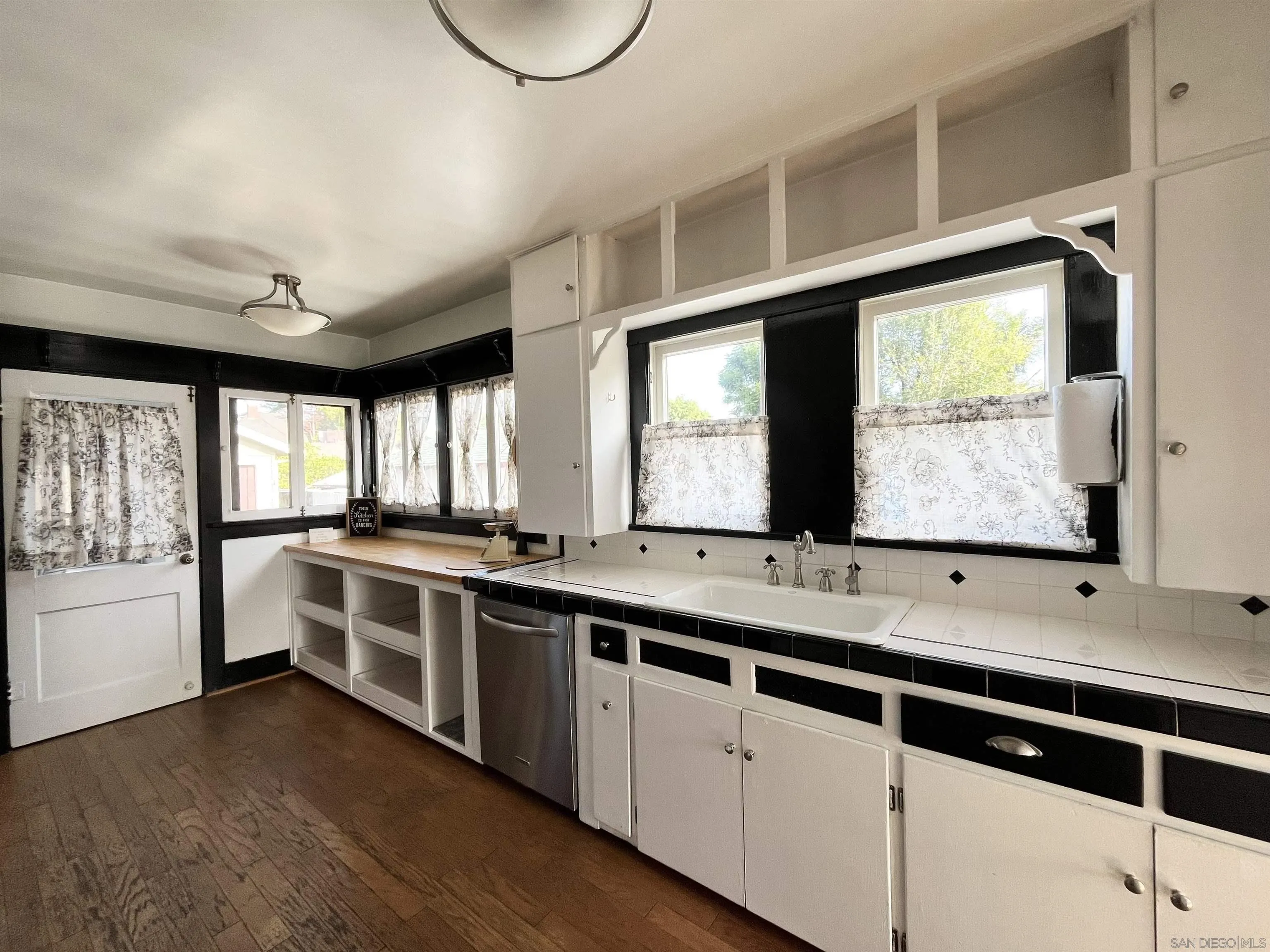 Escondido Condo: 242 East 9th Avenue