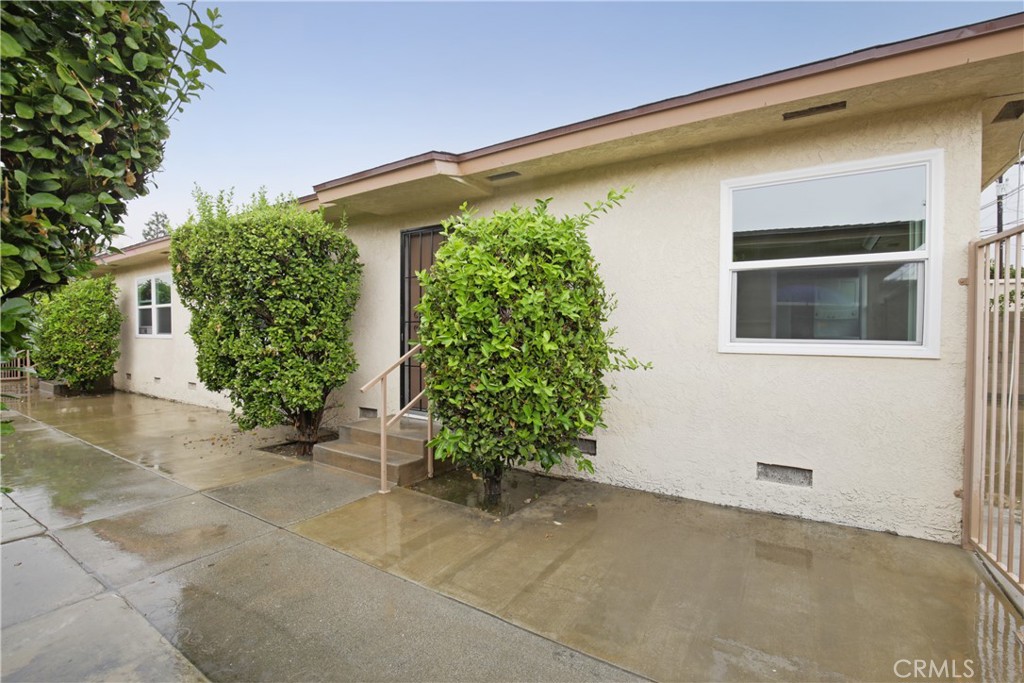 Downey Condo: 10520 Myrtle Street