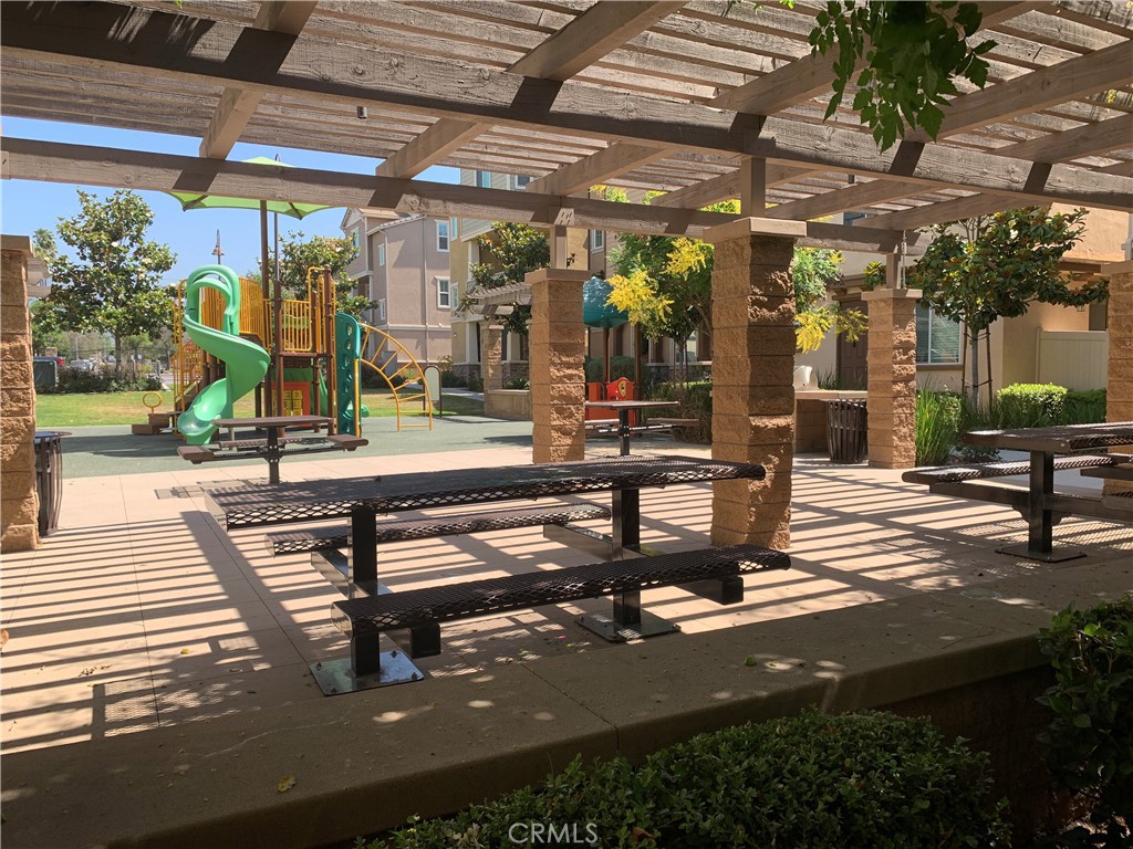 Pomona Condo: 2886 Foxtail Way