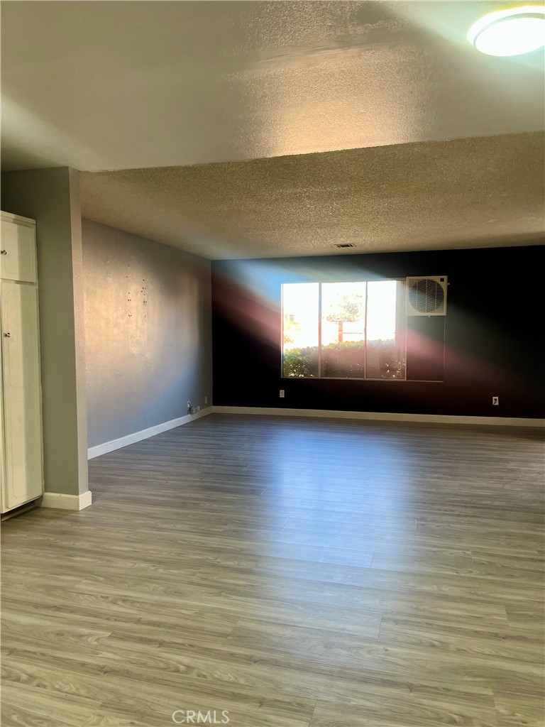 Hesperia Condo: 16535 Pine Street