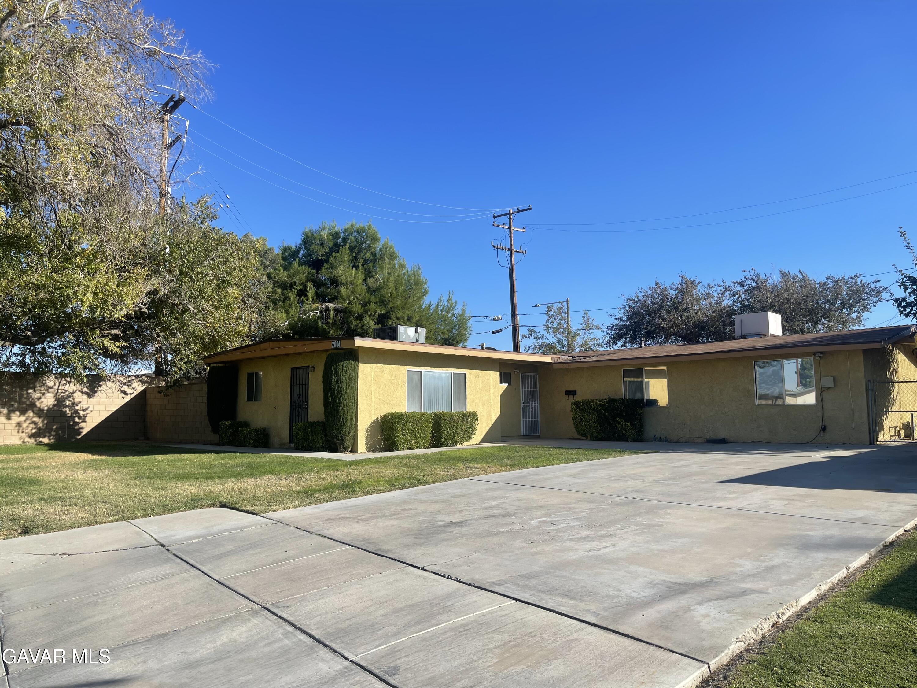 Lancaster Condo: 2004 Oldfield Street