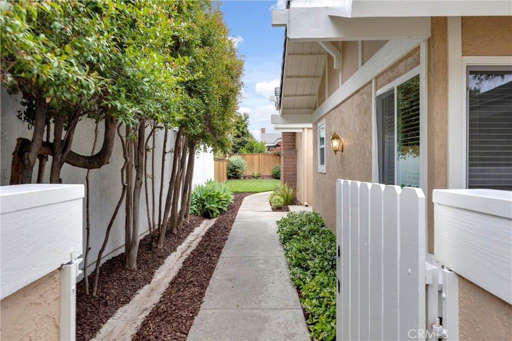 Irvine Condo: 29 Blackswan