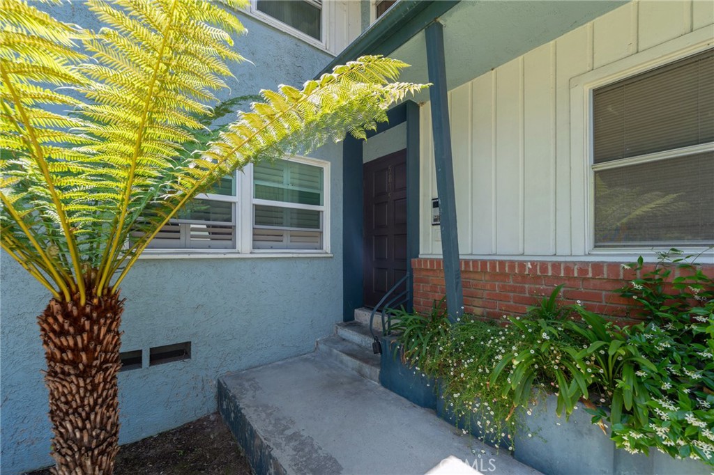 Los Angeles Condo: 5835 Bowcroft Street