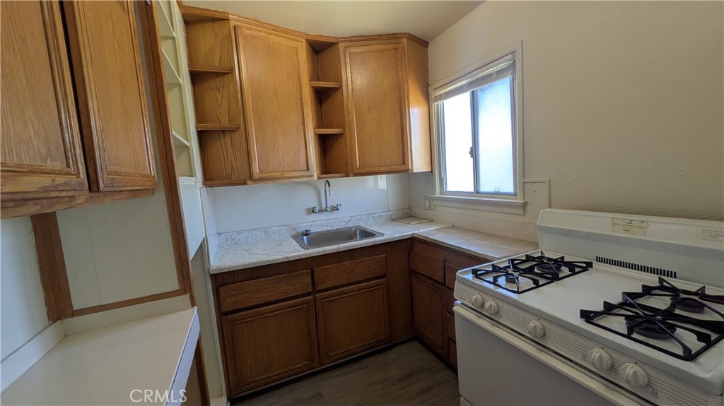 Beaumont Condo: 845 East 6th Street