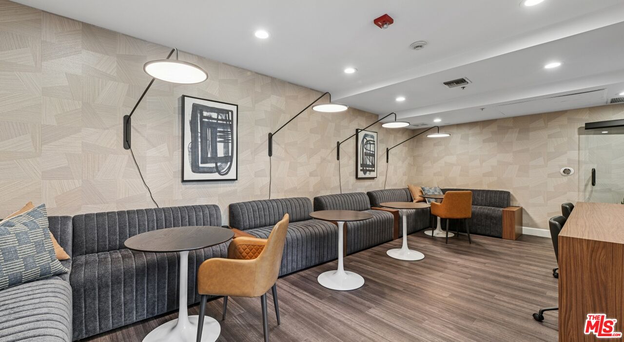 Pasadena Condo: 290 North Hudson Avenue