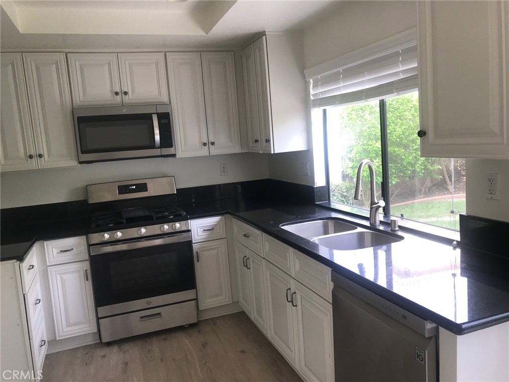 Irvine Condo: 21 Silkberry