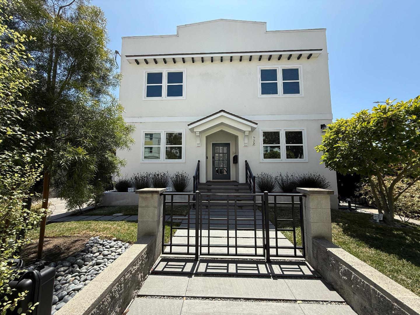 Burlingame Condo: 125 Park Road