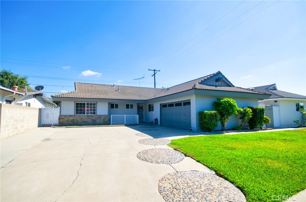 La Habra Condo: 530 West Parkwood Avenue