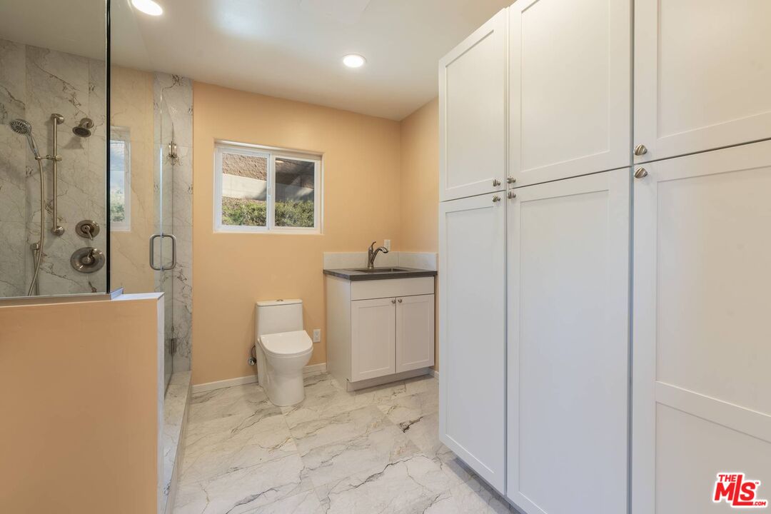 Valley Village Condo: 12015 Califa Street