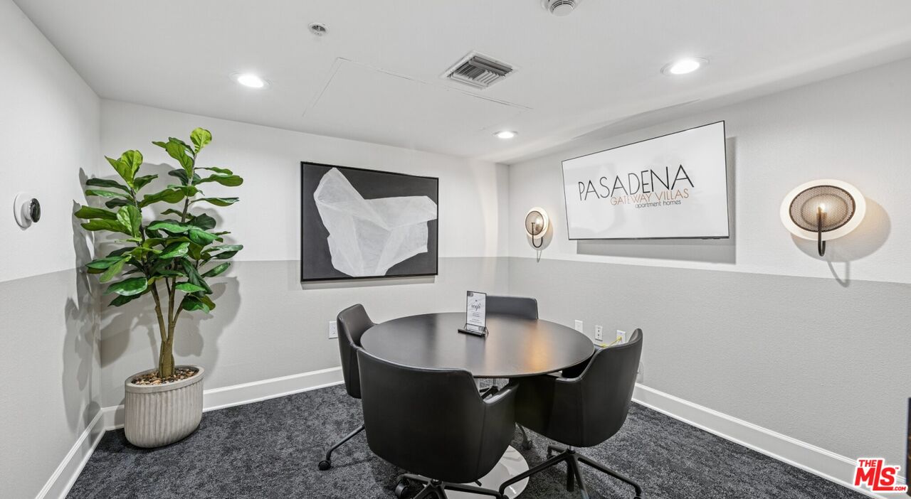 Pasadena Condo: 290 North Hudson Avenue