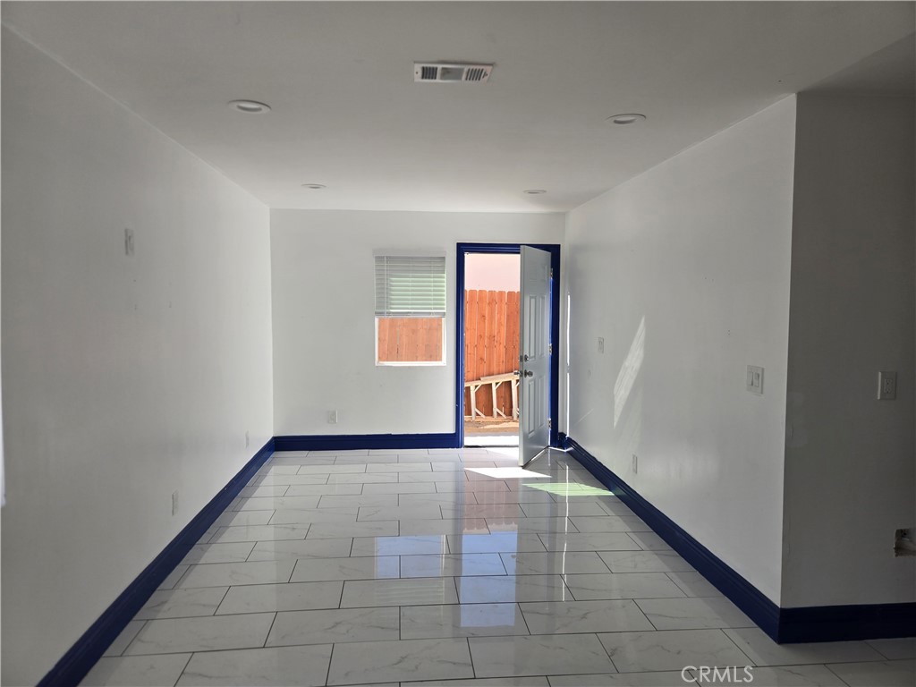 Victorville Condo: 16684 Forrest Avenue