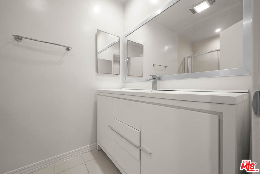 Beverly Hills Condo: 423 South Rexford Drive