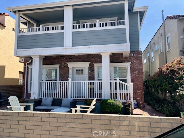 Long Beach Condo: 122 Roycroft Avenue