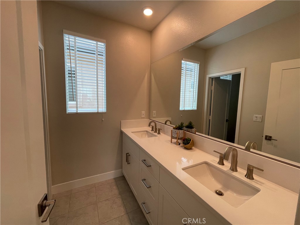 Irvine Condo: 393 Sawbuck