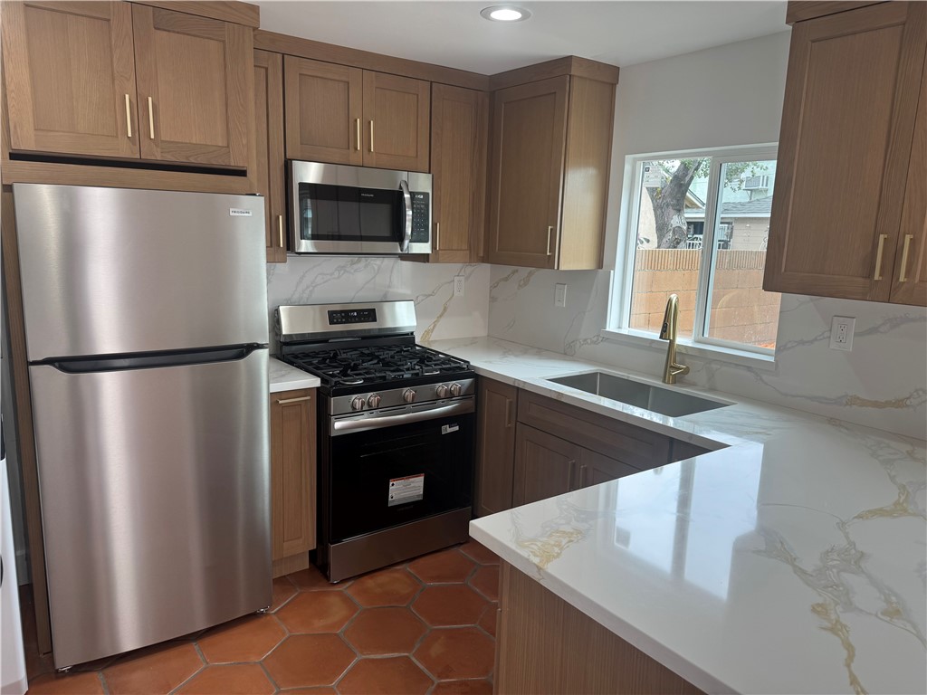 Downey Condo: 8409 Adoree Street