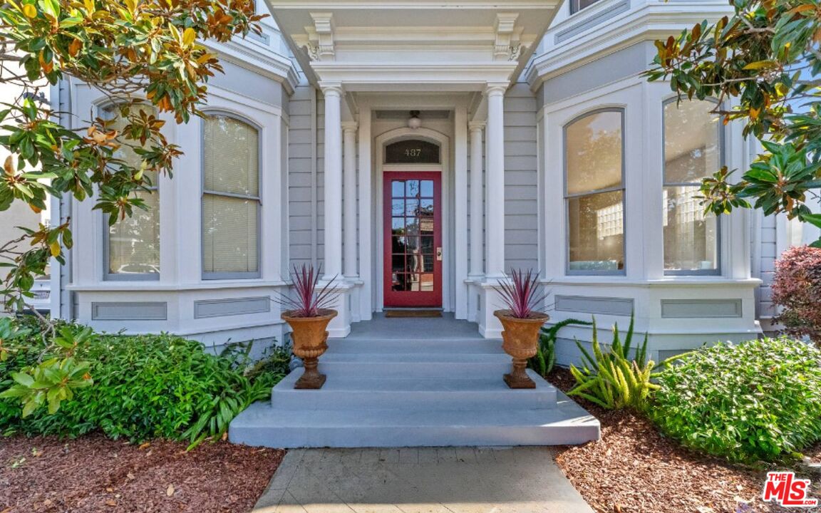 Oakland Condo: 487 43rd Street