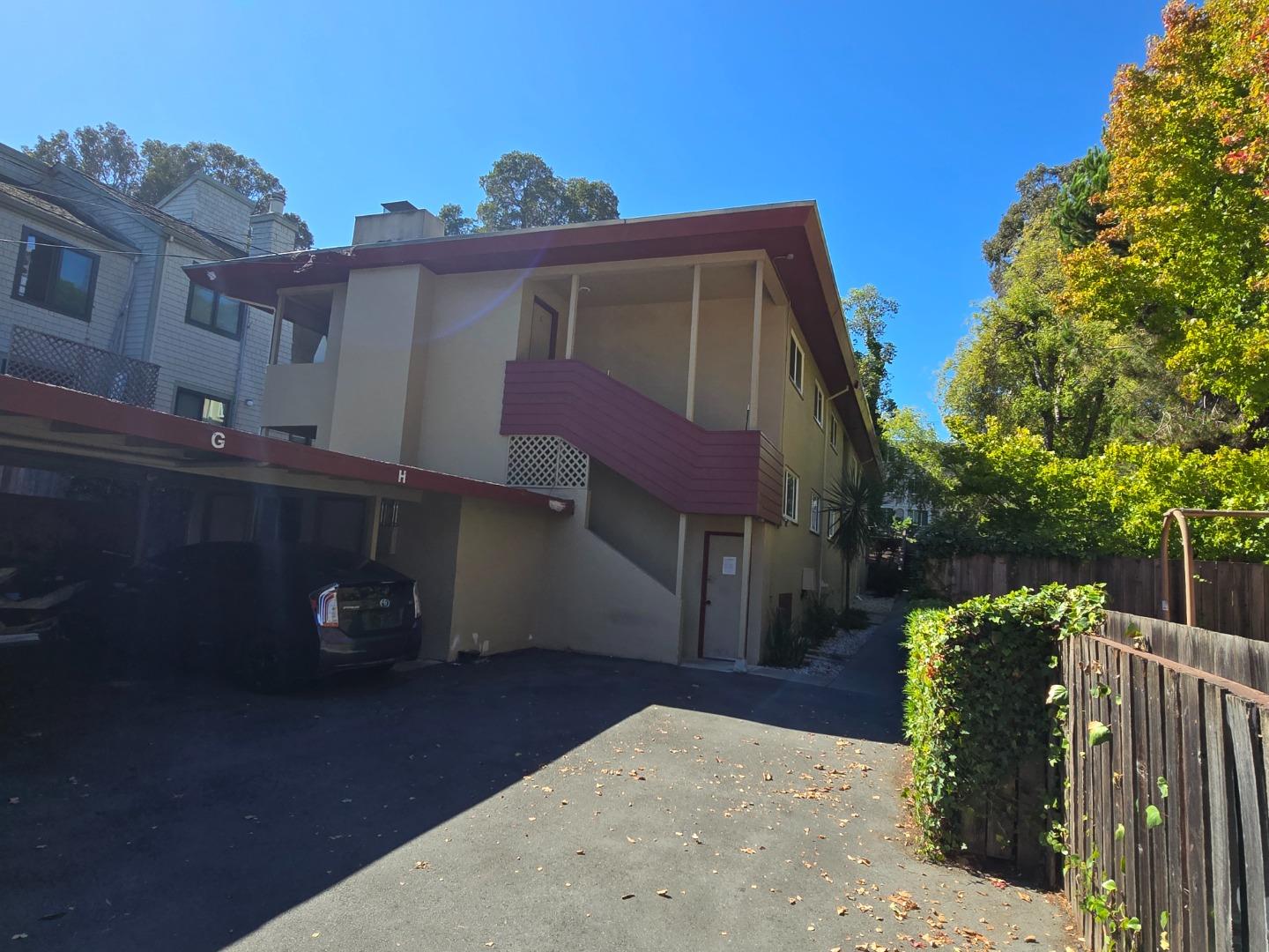 Burlingame Condo: 801 Fairfield Road