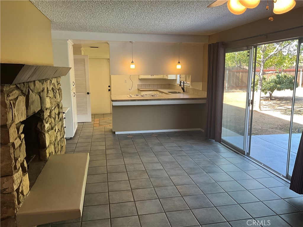 Redlands Condo: 129 Sunridge Way