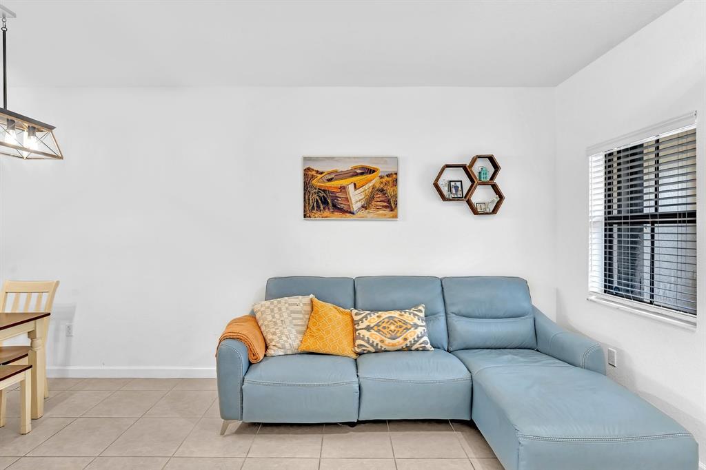 Davie Condo: 4668 Banker Terrace