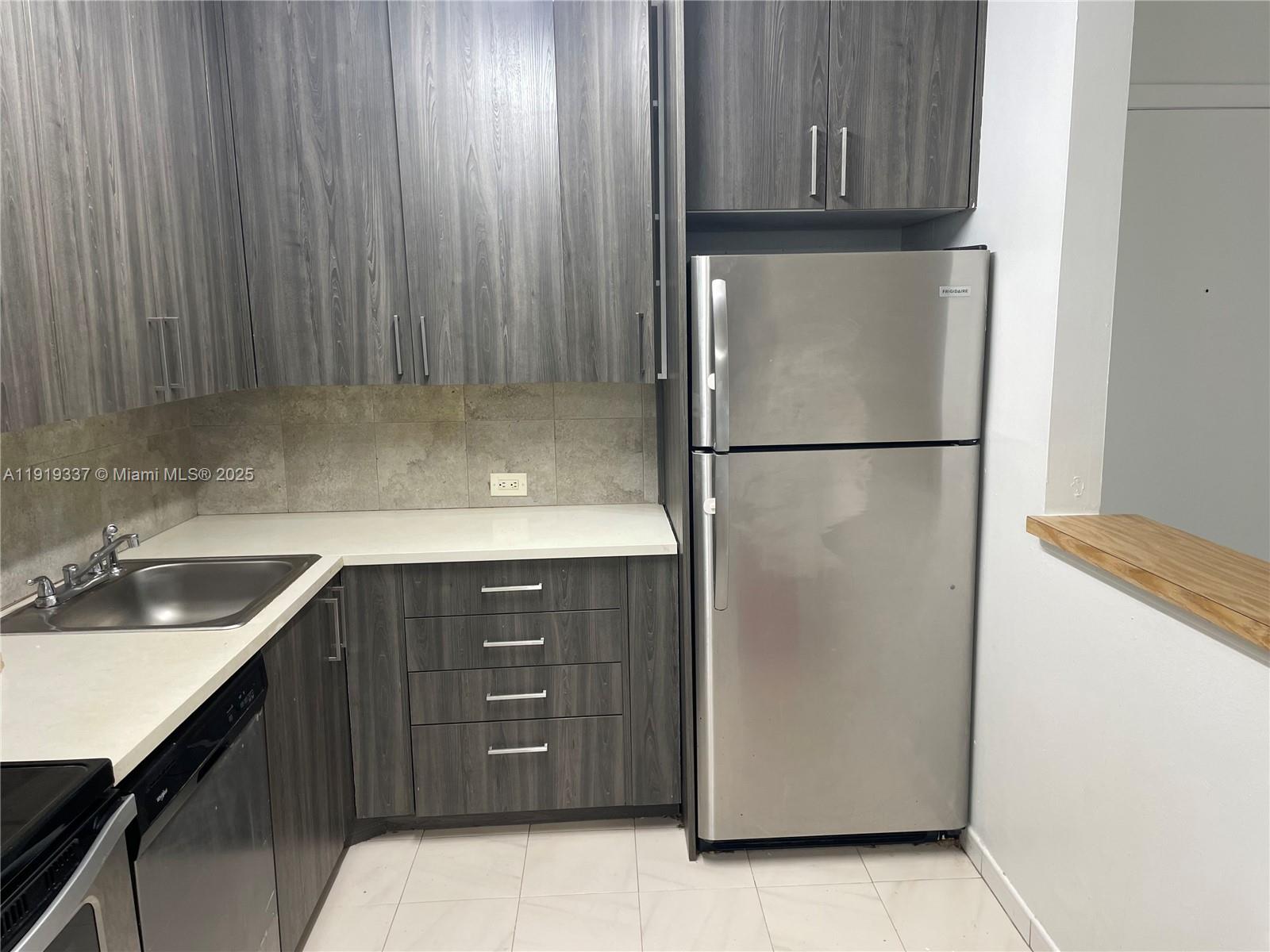 Miami Condo: 771 Northeast 199th Street