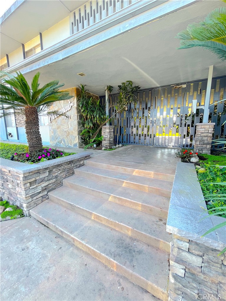 Costa Mesa Condo: 931 West 19th Street