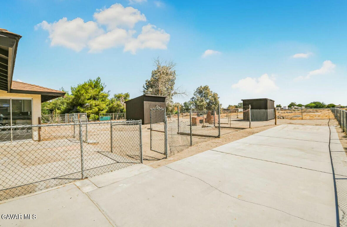 Lancaster Condo: 159th St Lake East