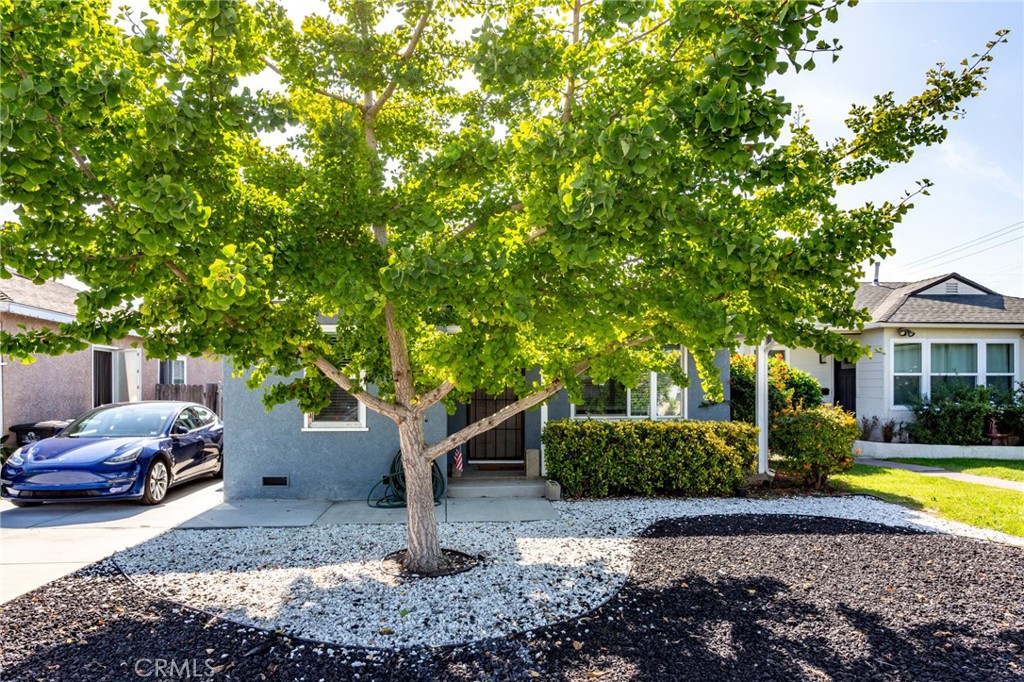 Hawthorne Condo: 4868 West 133rd Street