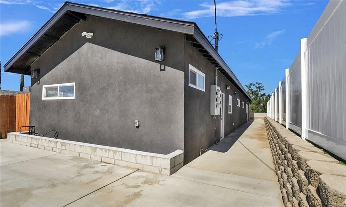 San Bernardino Condo: 5472 North Mountain View Avenue