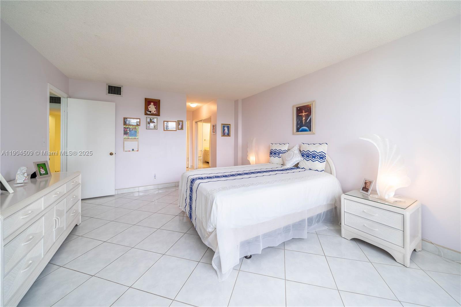 Hollywood Condo: 3800 South Ocean Drive
