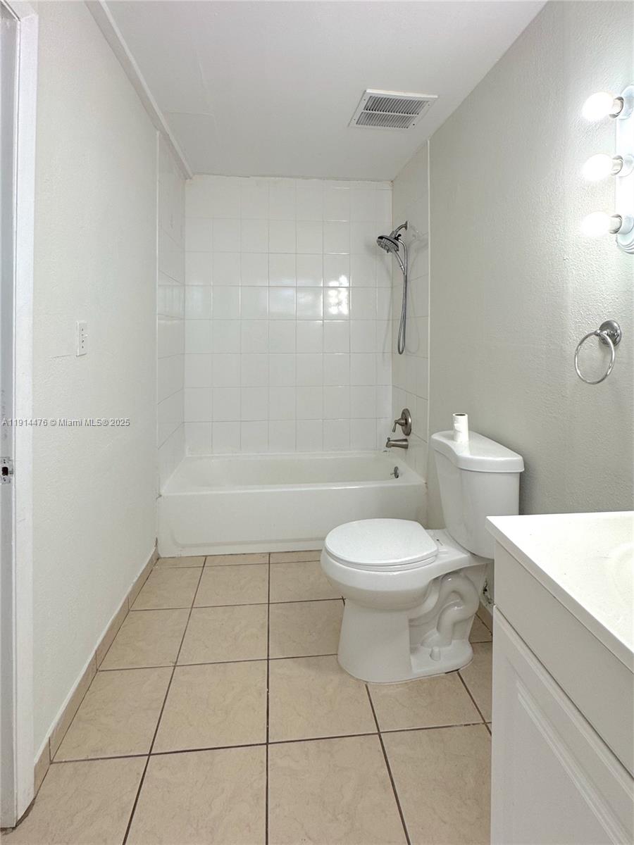 Hollywood Condo: 2225 Taylor Street