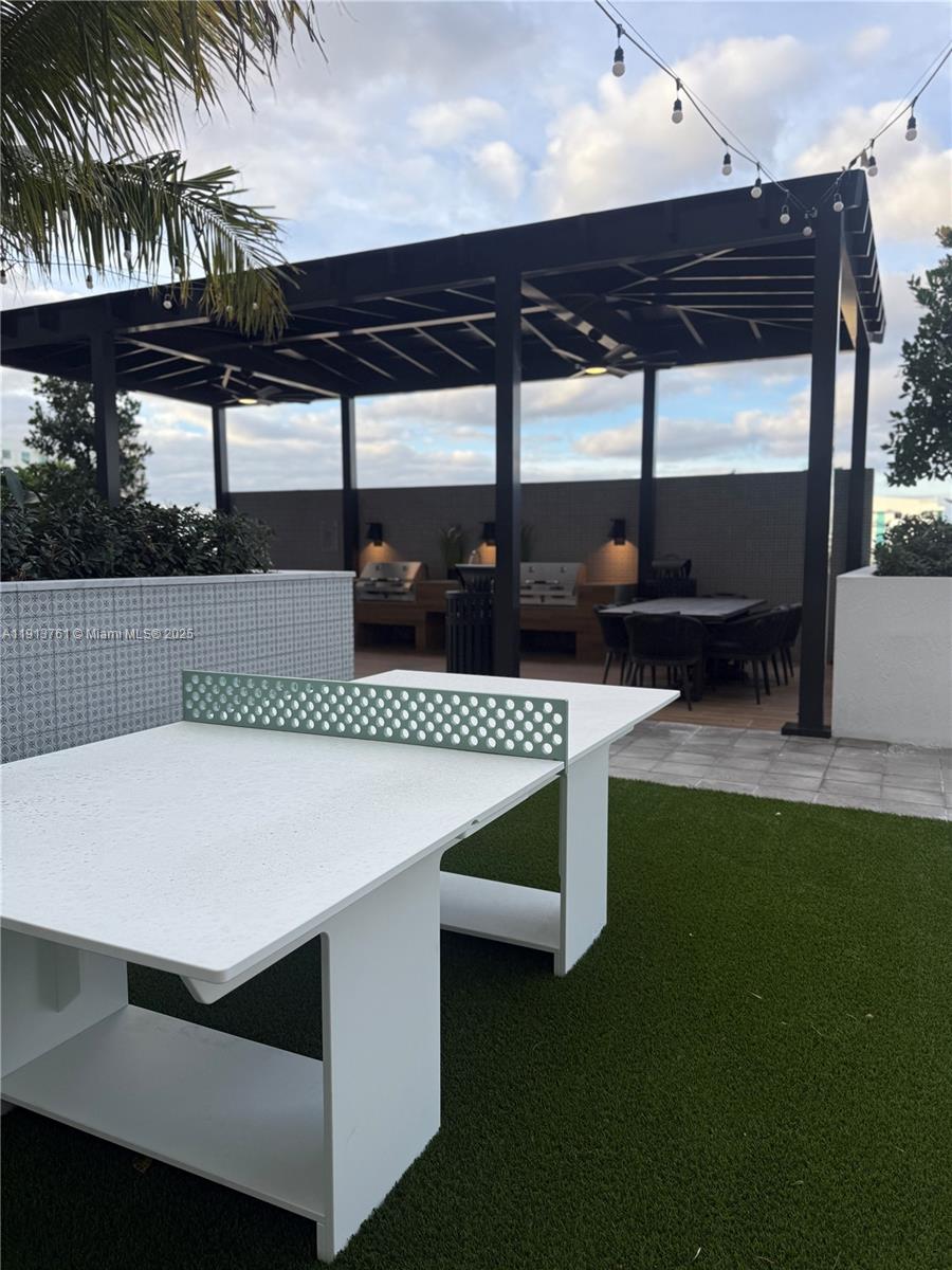 Hollywood Condo: 2001 Van Buren Street