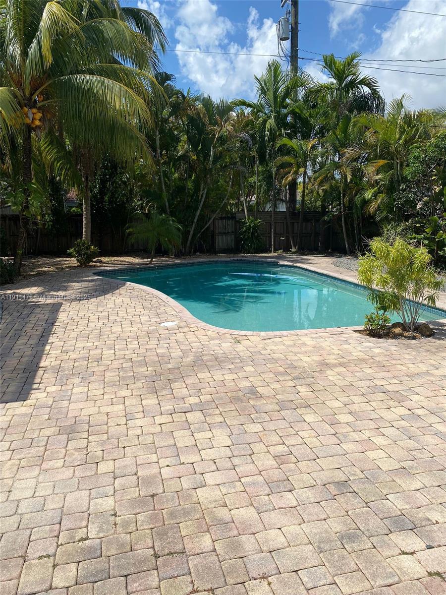 Hollywood Condo: 1516 Funston Street