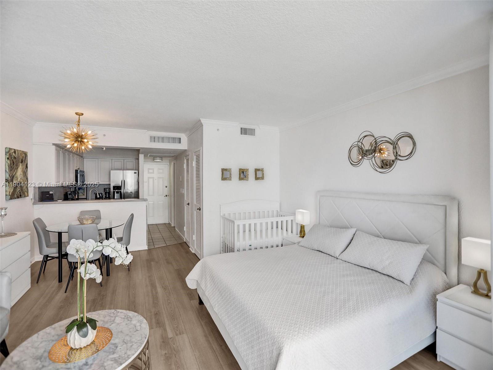 Hollywood Condo: 2501 South Ocean Drive