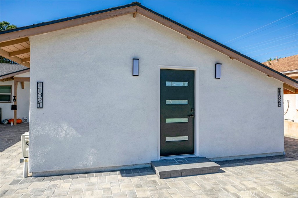 Granada Hills Condo: 11321 Collett Avenue