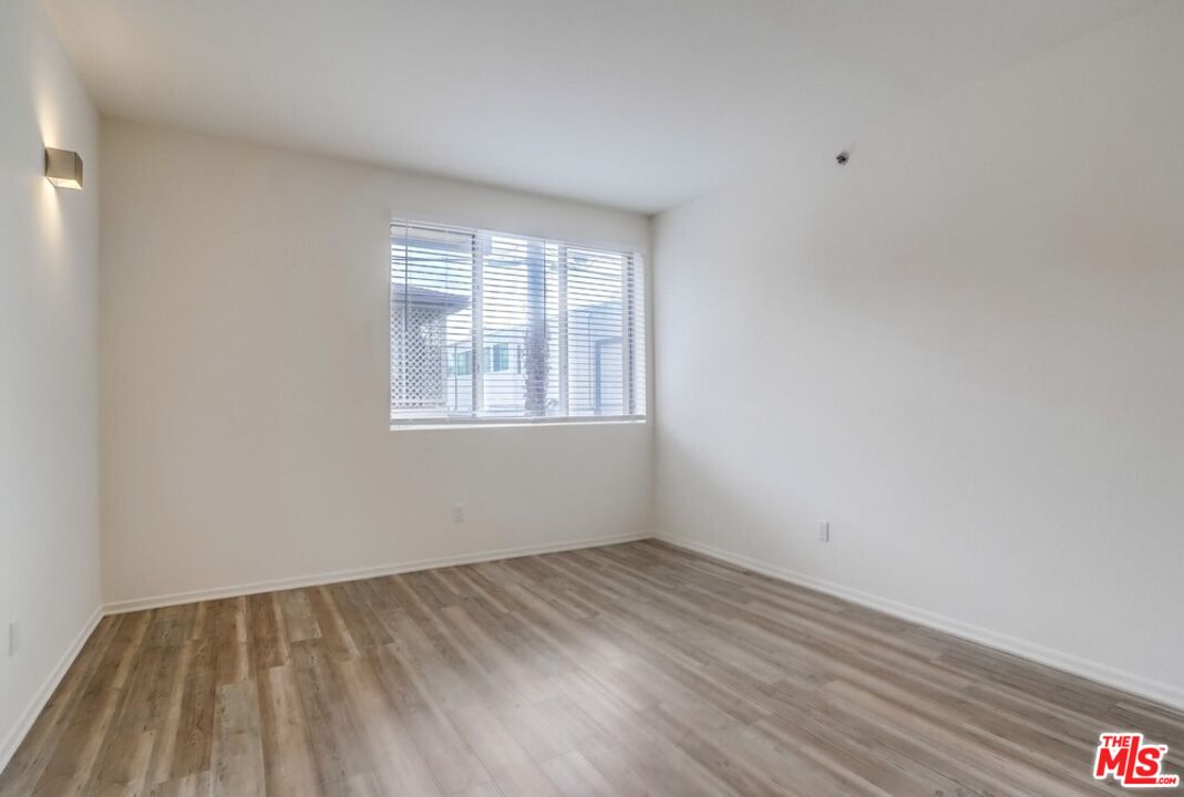 Los Angeles Condo: 11960 Iowa Avenue