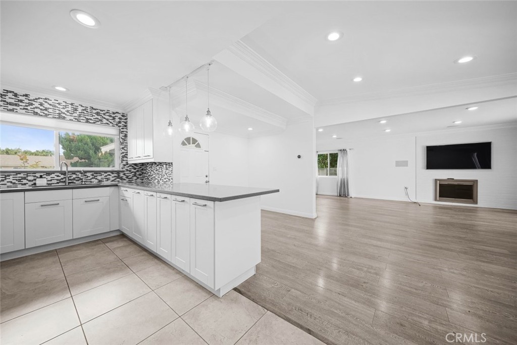 Granada Hills Condo: 10515 Valjean Avenue