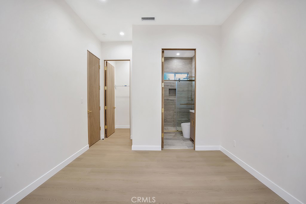 Granada Hills Condo: 17425 Los Alimos Street