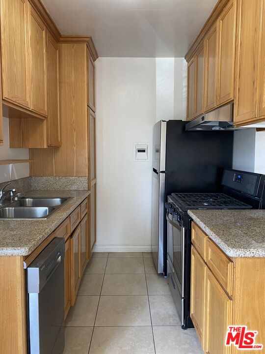 Los Angeles Condo: 1552 Brockton Avenue