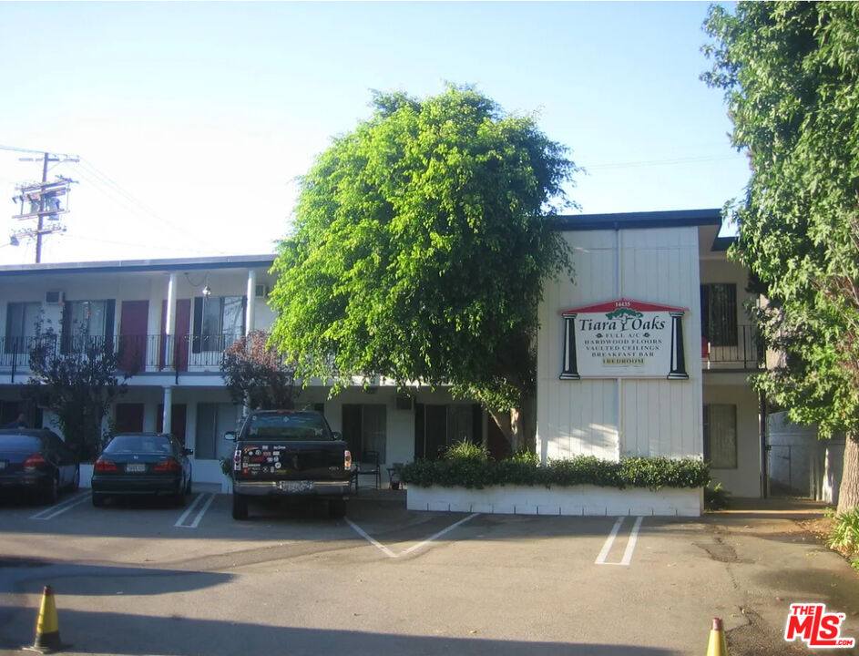 Van Nuys Condo: 14435 Tiara Street