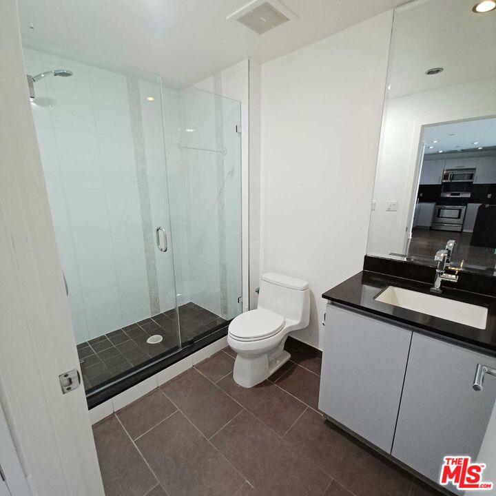 Los Angeles Condo: 1700 Sawtelle Boulevard