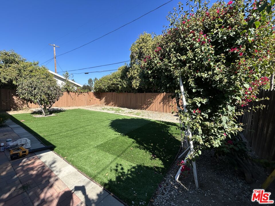 Van Nuys Condo: 7516 Whitaker Avenue