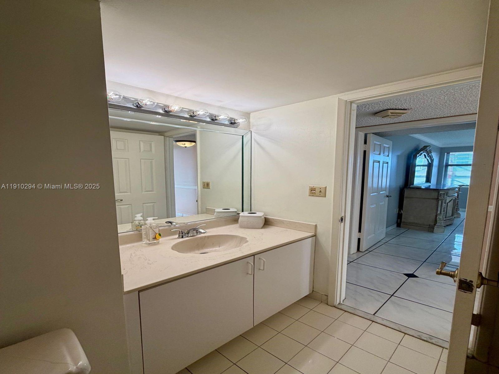 Miami Beach Condo: 6061 Collins Avenue